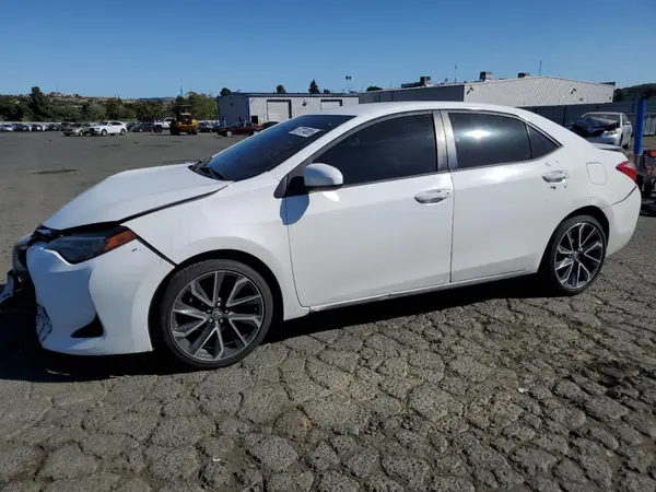 2T1BURHE2JC070852 2018 TOYOTA COROLLA - Image 1