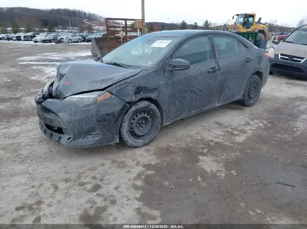 2T1BURHE2JC071113 2018 TOYOTA COROLLA - Image 2
