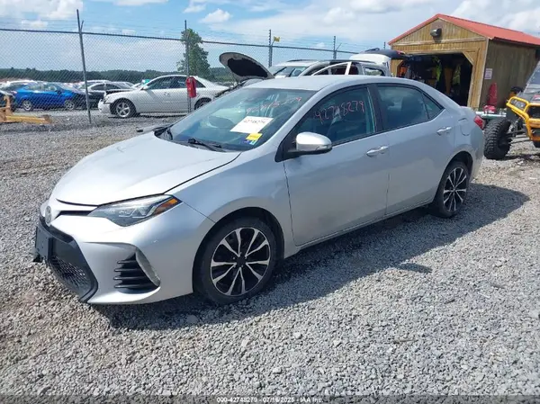 2T1BURHE2JC071158 2018 TOYOTA COROLLA - Image 2