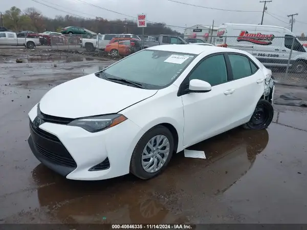 2T1BURHE2JC071256 2018 TOYOTA COROLLA - Image 2