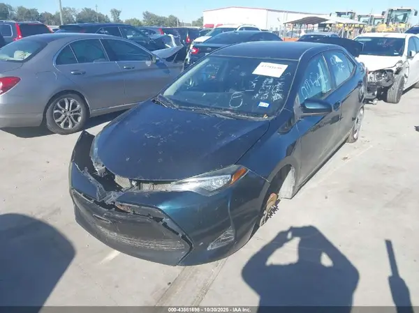 2T1BURHE2JC073010 2018 TOYOTA COROLLA - Image 2