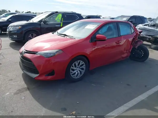 2T1BURHE2JC074142 2018 TOYOTA COROLLA - Image 2