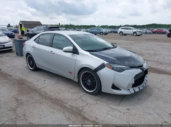 2T1BURHE2JC074819 2018 TOYOTA COROLLA - Image 1