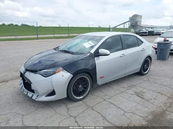 2T1BURHE2JC074819 2018 TOYOTA COROLLA - Image 2