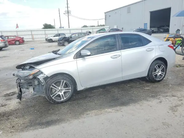 2T1BURHE2JC075825 2018 TOYOTA COROLLA - Image 1