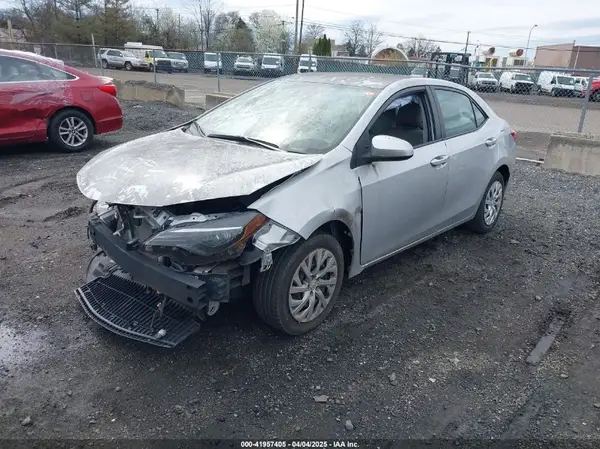 2T1BURHE2JC080216 2018 TOYOTA COROLLA - Image 2