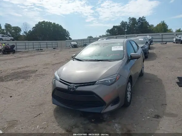 2T1BURHE2JC101145 2018 TOYOTA COROLLA - Image 2