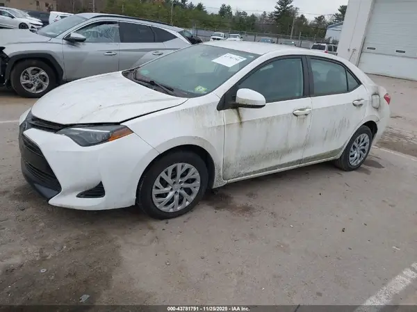 2T1BURHE2JC105017 2018 TOYOTA COROLLA - Image 2