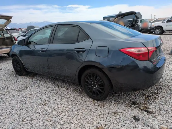 2T1BURHE2JC116437 2018 TOYOTA COROLLA - Image 2