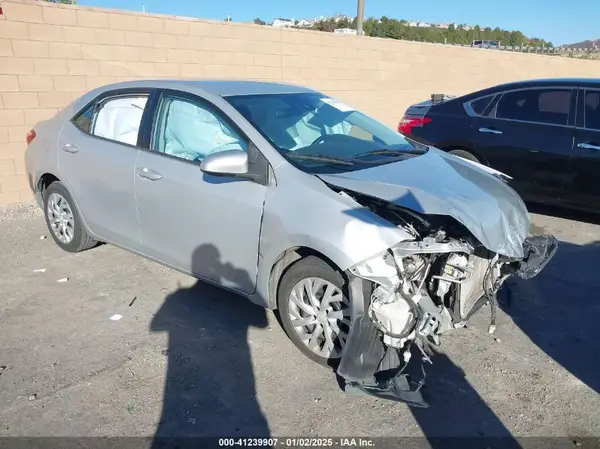 2T1BURHE2JC122643 2018 TOYOTA COROLLA - Image 1