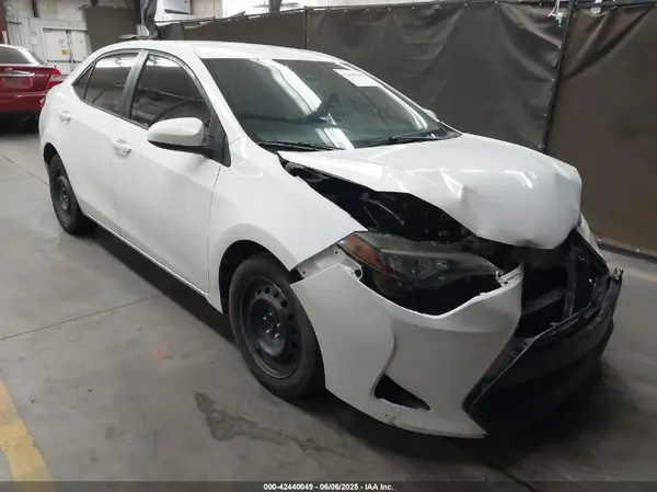 2T1BURHE2JC968609 2018 TOYOTA COROLLA - Image 1