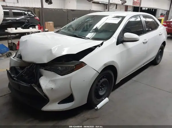 2T1BURHE2JC968609 2018 TOYOTA COROLLA - Image 2