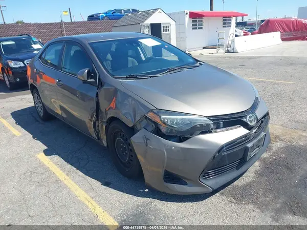 2T1BURHE2JC973504 2018 TOYOTA COROLLA - Image 1