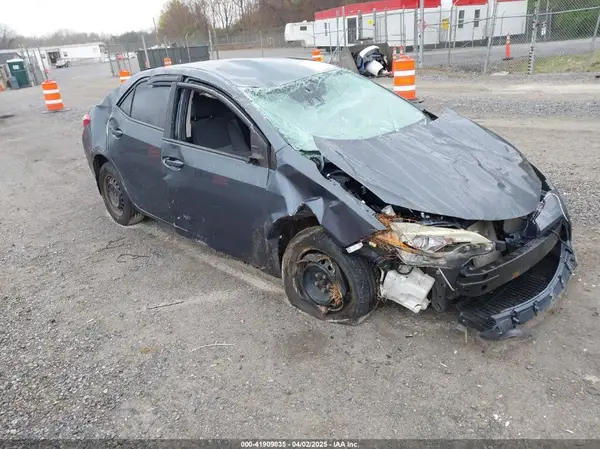 2T1BURHE2JC973518 2018 TOYOTA COROLLA - Image 1