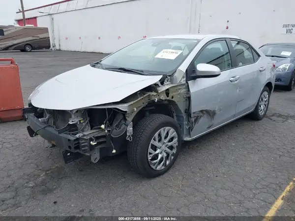 2T1BURHE2JC975205 2018 TOYOTA COROLLA - Image 2