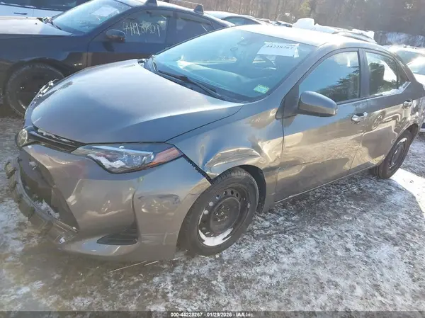 2T1BURHE2JC975575 2018 TOYOTA COROLLA - Image 2