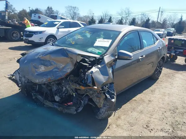 2T1BURHE2JC979061 2018 TOYOTA COROLLA - Image 2
