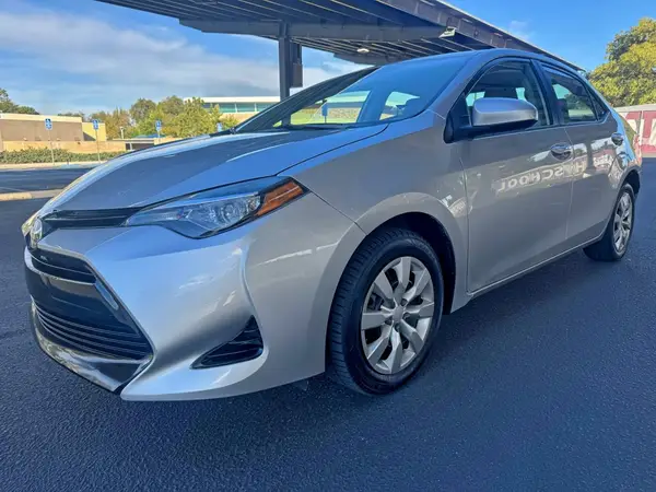 2T1BURHE2JC981795 2018 TOYOTA COROLLA - Image 2