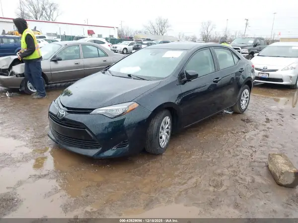2T1BURHE2JC982820 2018 TOYOTA COROLLA - Image 2