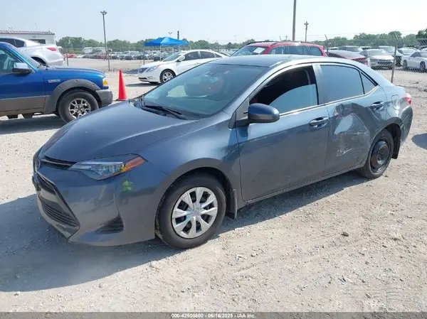 2T1BURHE2JC983997 2018 TOYOTA COROLLA - Image 2