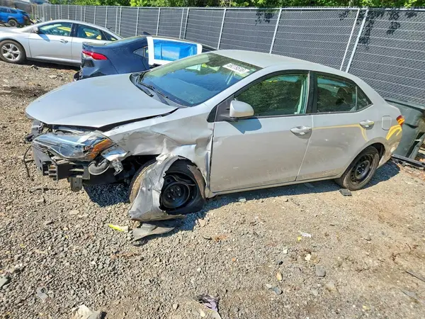 2T1BURHE2JC985099 2018 TOYOTA COROLLA - Image 1