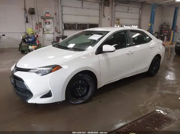 2T1BURHE2JC989833 2018 TOYOTA COROLLA - Image 2