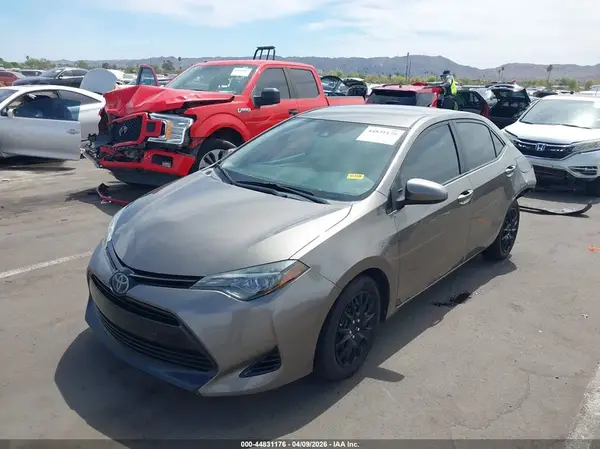 2T1BURHE2JC990996 2018 TOYOTA COROLLA - Image 2