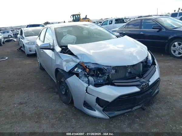 2T1BURHE2KC152131 2019 TOYOTA COROLLA - Image 1