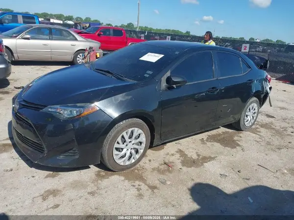 2T1BURHE2KC238703 2019 TOYOTA COROLLA - Image 2