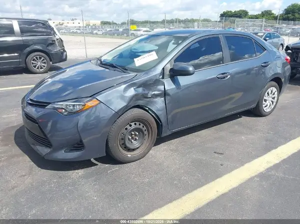 2T1BURHE3HC757364 2017 TOYOTA COROLLA - Image 2