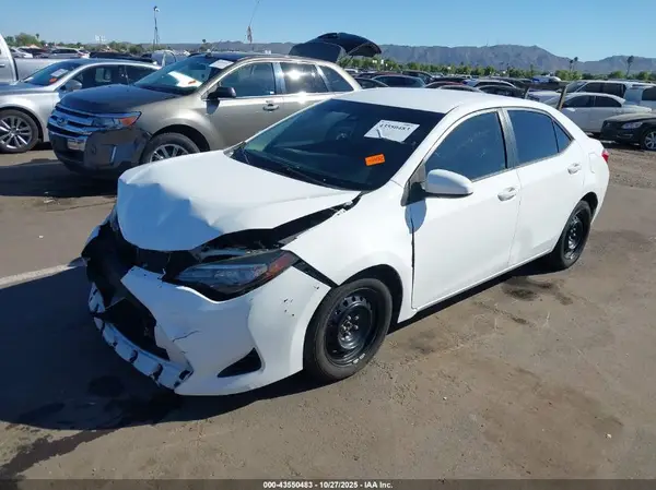 2T1BURHE3HC807647 2017 TOYOTA COROLLA - Image 2