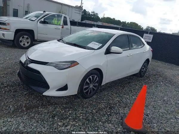 2T1BURHE3HC810645 2017 TOYOTA COROLLA - Image 2