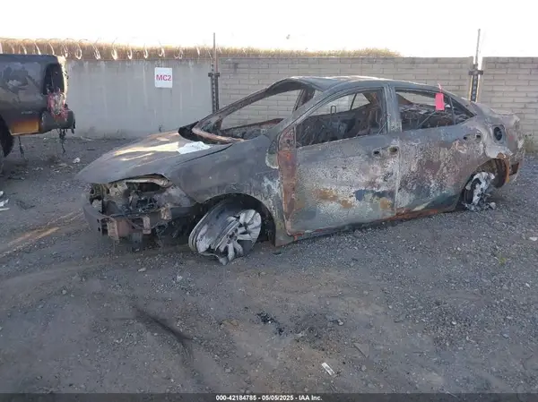 2T1BURHE3HC811830 2017 TOYOTA COROLLA - Image 2