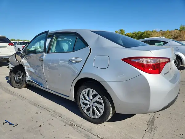 2T1BURHE3HC824268 2017 TOYOTA COROLLA - Image 2