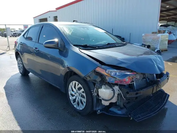 2T1BURHE3HC828238 2017 TOYOTA COROLLA - Image 1
