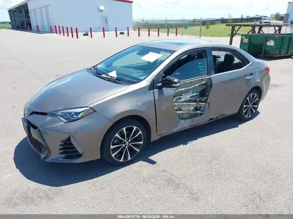 2T1BURHE3HC833049 2017 TOYOTA COROLLA - Image 2