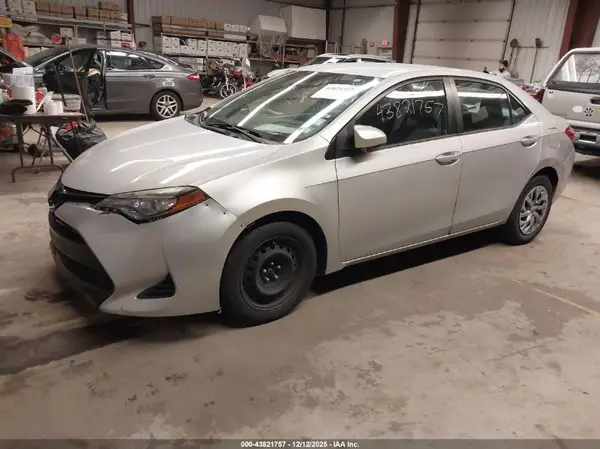 2T1BURHE3HC847629 2017 TOYOTA COROLLA - Image 2
