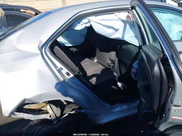 2T1BURHE3HC875219 2017 TOYOTA COROLLA - Image 8