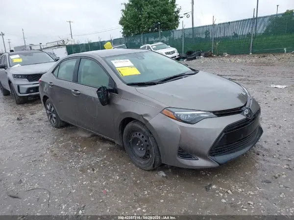2T1BURHE3JC002107 2018 TOYOTA COROLLA - Image 1