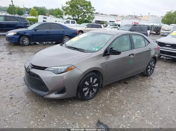 2T1BURHE3JC002107 2018 TOYOTA COROLLA - Image 2