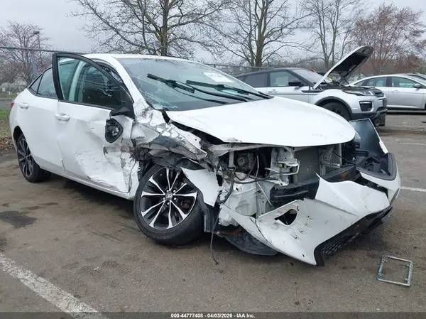 2T1BURHE3JC003743 2018 TOYOTA COROLLA - Image 1