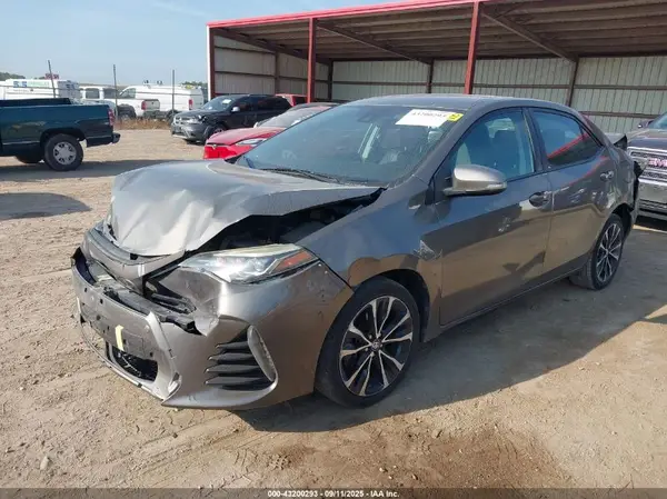 2T1BURHE3JC004083 2018 TOYOTA COROLLA - Image 2