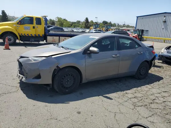 2T1BURHE3JC004827 2018 TOYOTA COROLLA - Image 1