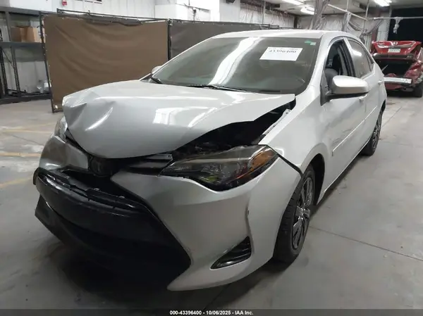 2T1BURHE3JC005542 2018 TOYOTA COROLLA - Image 2