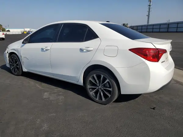 2T1BURHE3JC007422 2018 TOYOTA COROLLA - Image 2