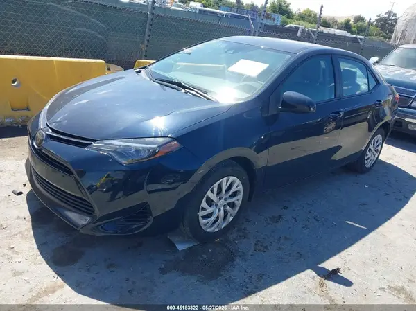 2T1BURHE3JC008294 2018 TOYOTA COROLLA - Image 2