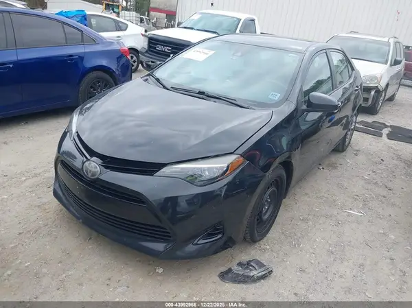 2T1BURHE3JC011826 2018 TOYOTA COROLLA - Image 2