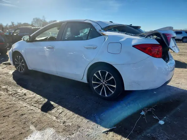 2T1BURHE3JC013334 2018 TOYOTA COROLLA - Image 2