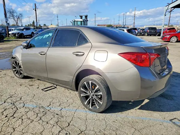 2T1BURHE3JC015536 2018 TOYOTA COROLLA - Image 2