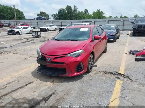 2T1BURHE3JC015570 2018 TOYOTA COROLLA - Image 2